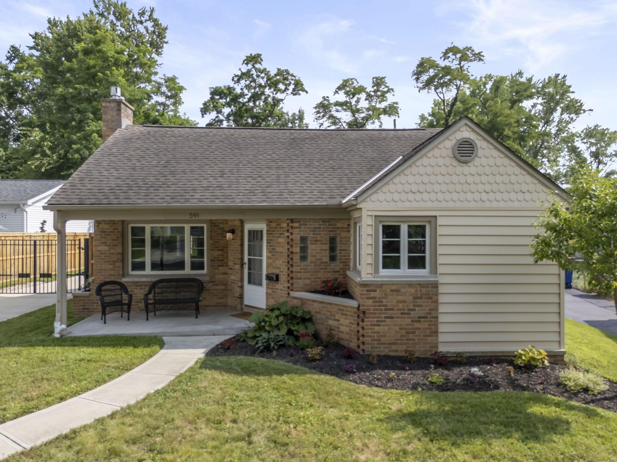 591 East Beaumont Road Columbus, OH 43214 - Photo 4 of 68 2-web-or-mls-DJI_20250715155410_0403_D