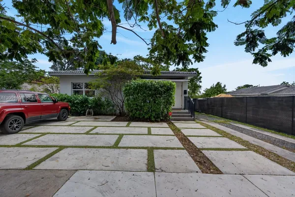 $4,700 | 2940 Southwest 25th Terrace, Miami, FL 33133