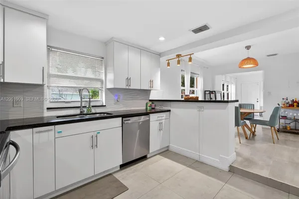 $4,700 | 2940 Southwest 25th Terrace, Miami, FL 33133