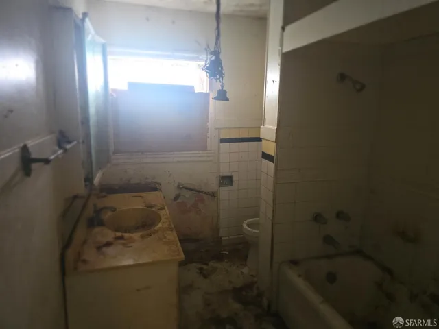 $425,000 | 8336 Ney Avenue, Oakland, CA 94605