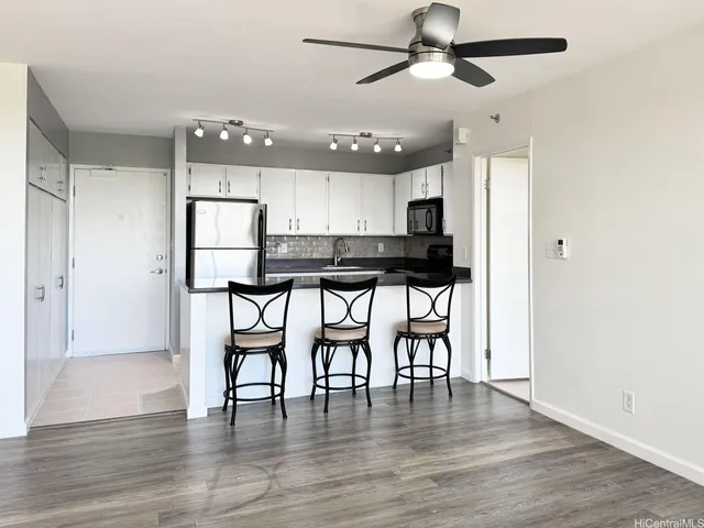 $2,195 | 98-402 Koauka Loop, Unit 1809, Aiea, HI 96701