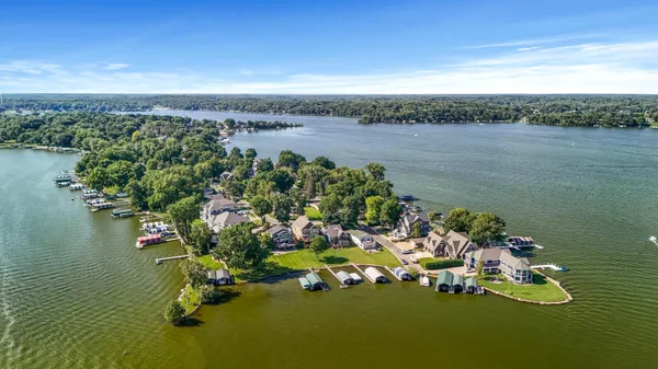 $2,395,000 | 2006 Shorewood Lane, Mound, MN 55364