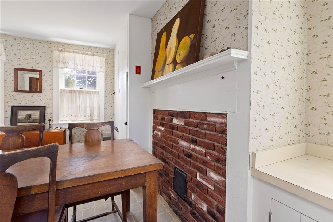 6 Baldwin Road Middletown, RI 02842 - Photo 14 of 50