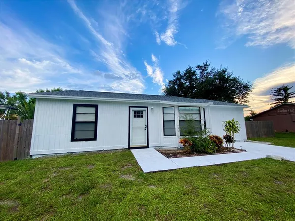 $900 | 7113 Regina Drive, Englewood, FL 34224