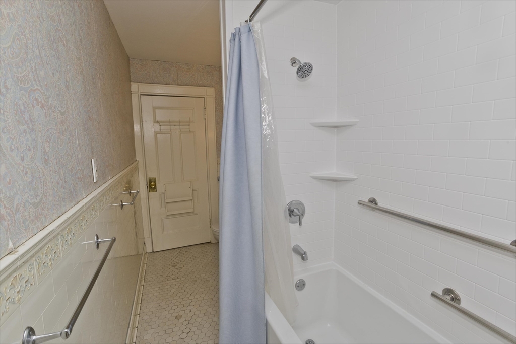 128 Maplewood Terrace Springfield, MA 01108 - Photo 25 of 40 a bathroom with a bathtub