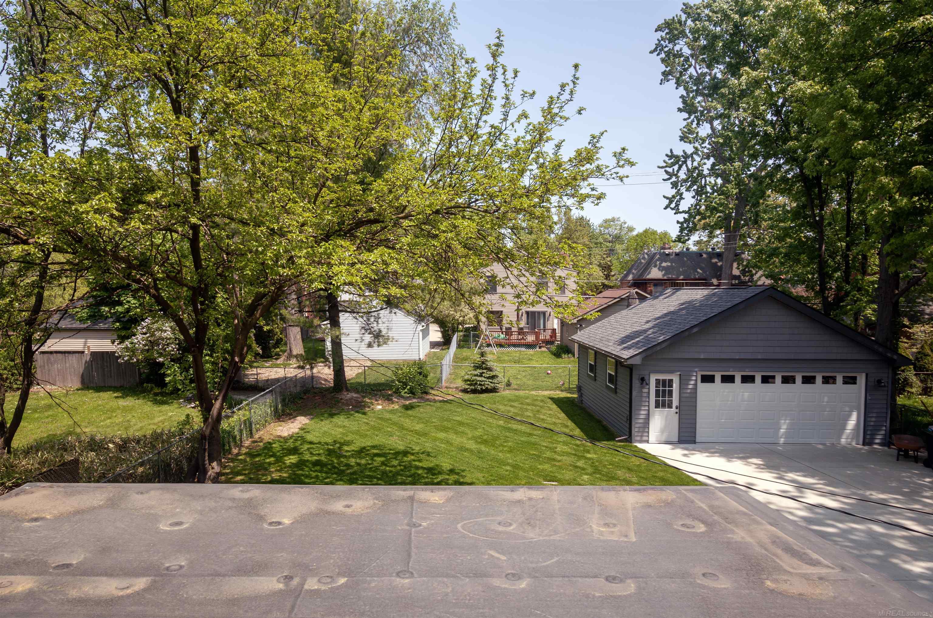 1772 Prestwick Road Grosse Pointe, MI 48236 - Photo 32 of 58 50110096-31.JPG