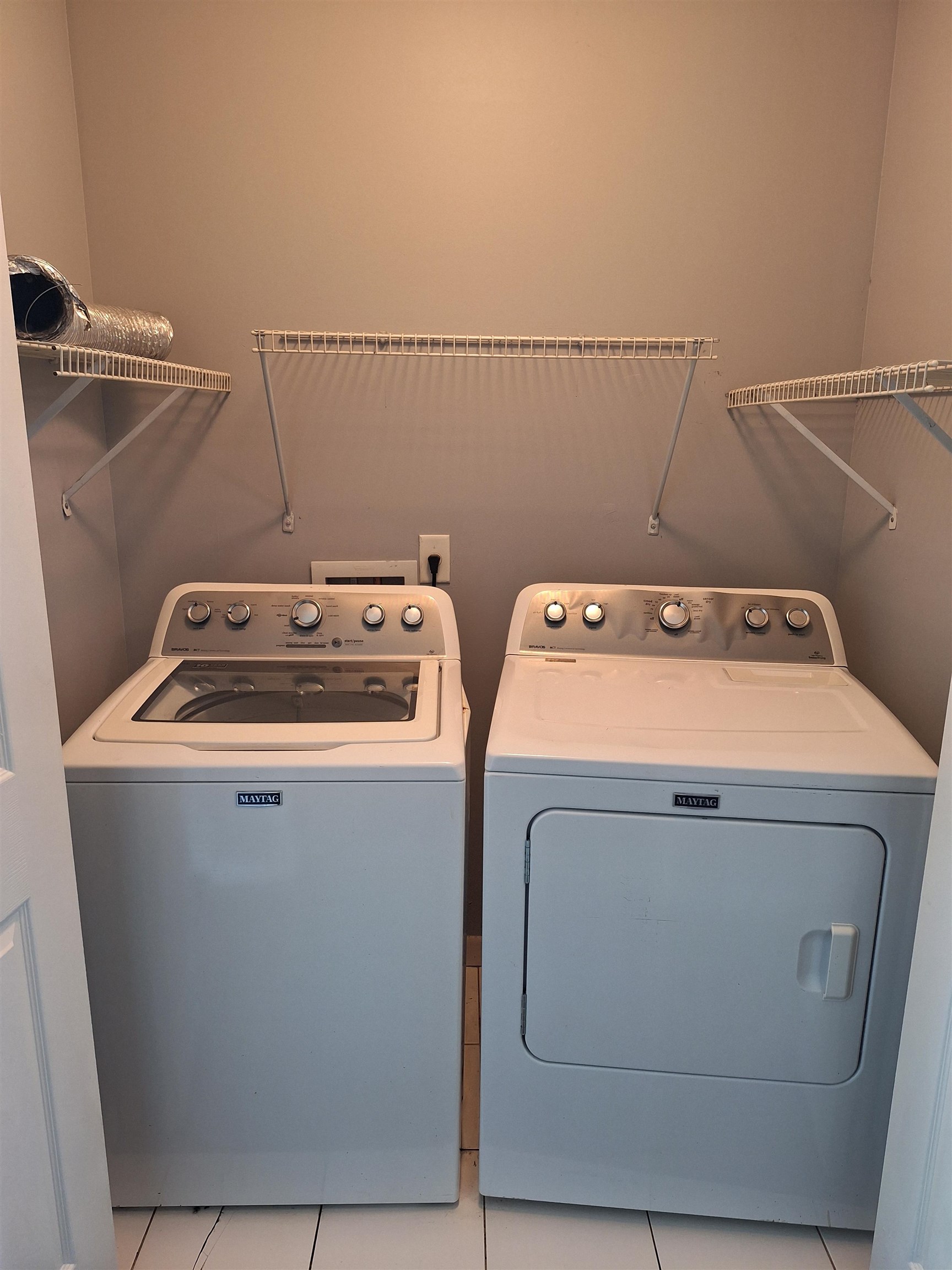 870 13th Street St. Augustine, FL 32084 - Photo 18 of 28 a utility room with dryer and washer
