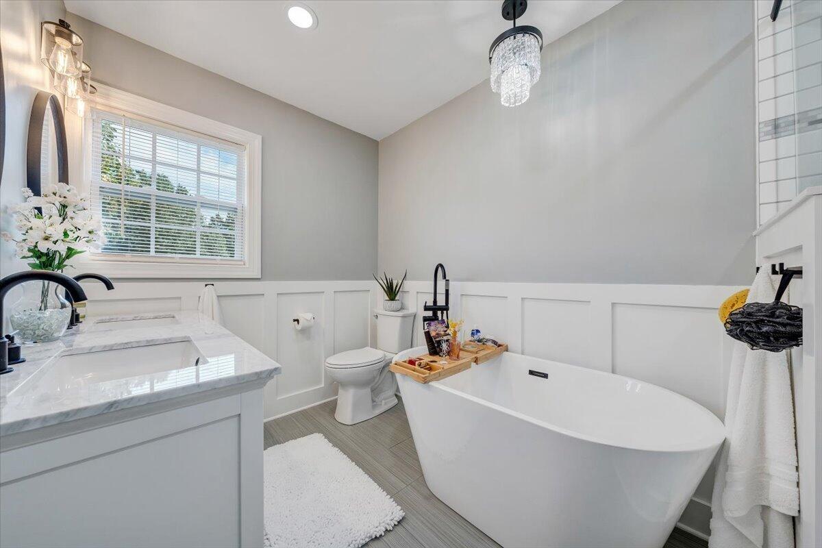 155 Mallard Cove Road Moneta, VA 24121 - Photo 20 of 51 a bathroom with a sink and a bathtub