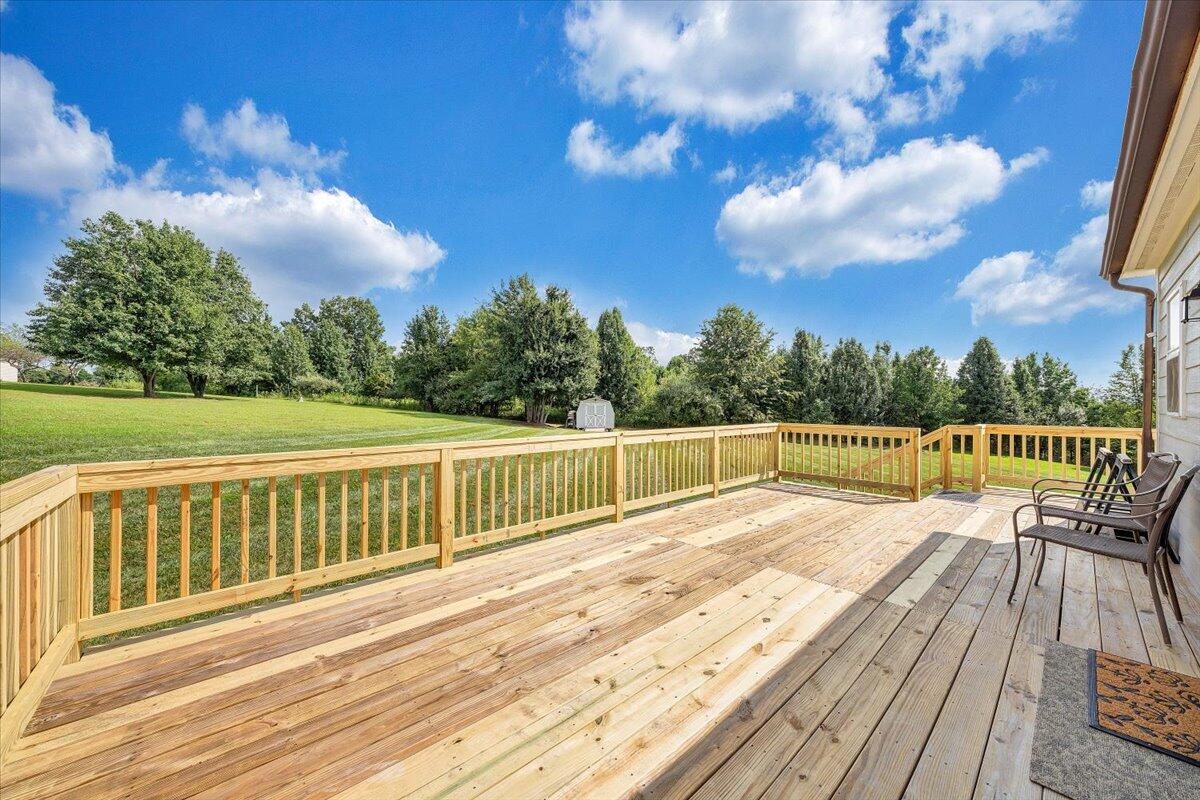 155 Mallard Cove Road Moneta, VA 24121 - Photo 29 of 51 a view of balcony with wooden floor and fence