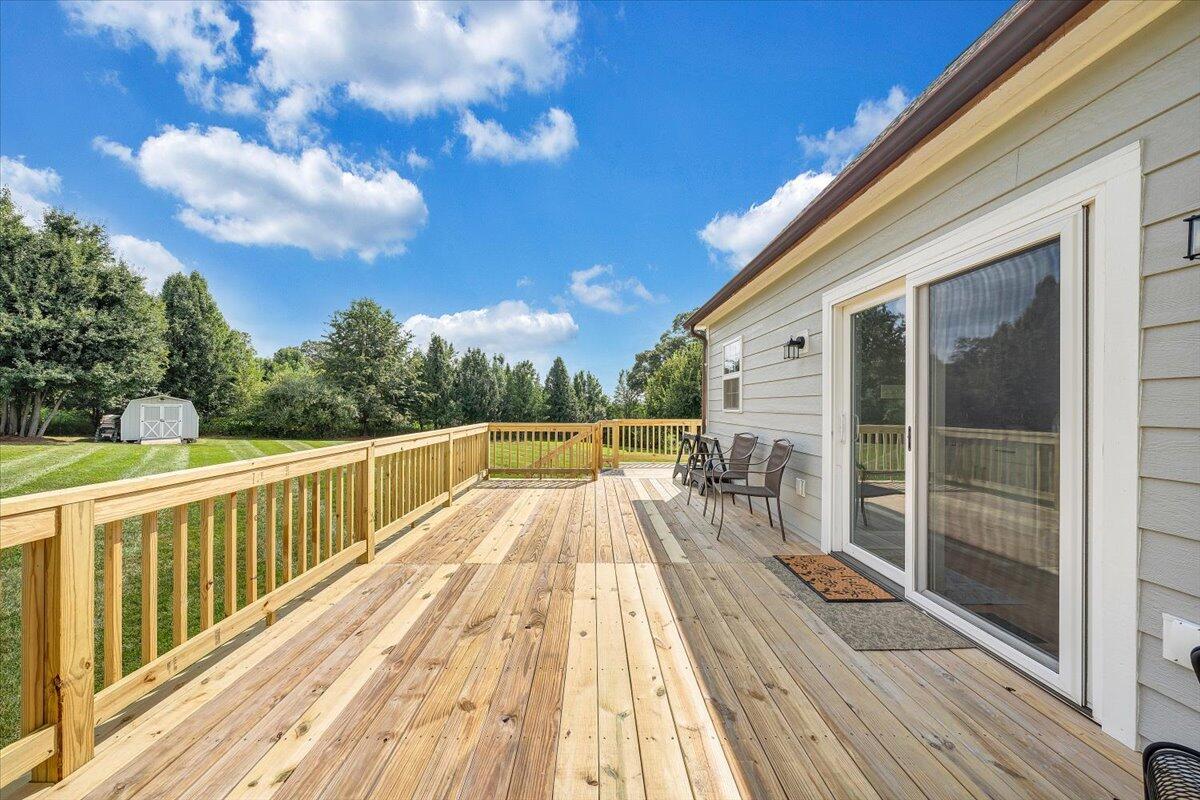 155 Mallard Cove Road Moneta, VA 24121 - Photo 30 of 51 a view of balcony with wooden floor and fence