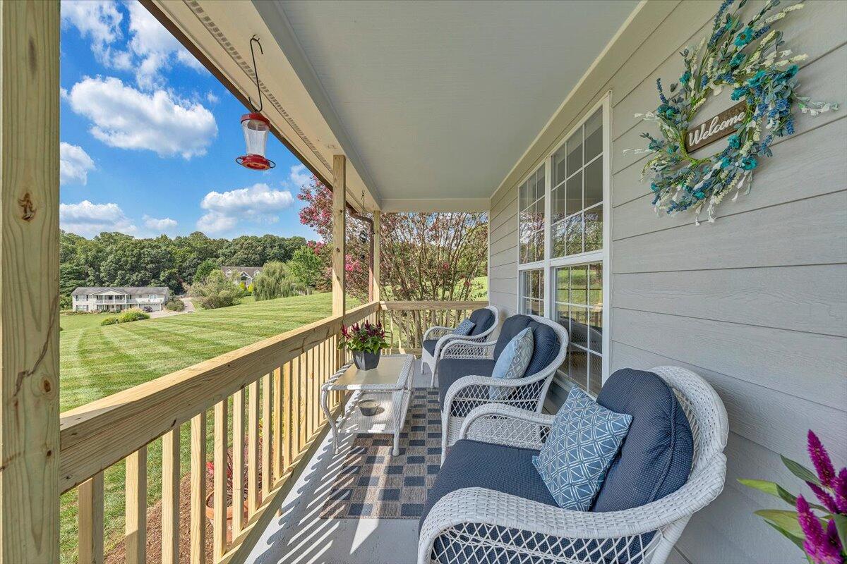 155 Mallard Cove Road Moneta, VA 24121 - Photo 34 of 51 a view of balcony with furniture
