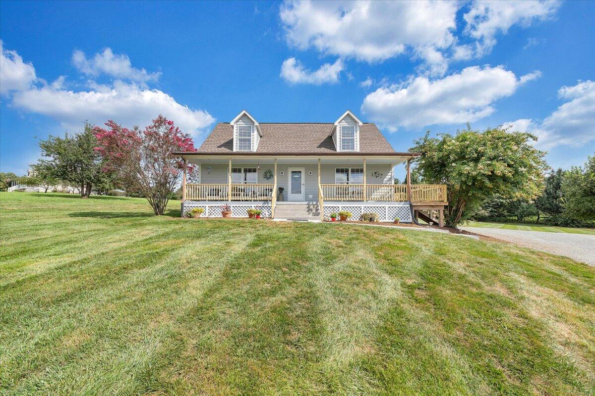 155 Mallard Cove Road Moneta, VA 24121 - Photo 35 of 51 a front view of a house with garden