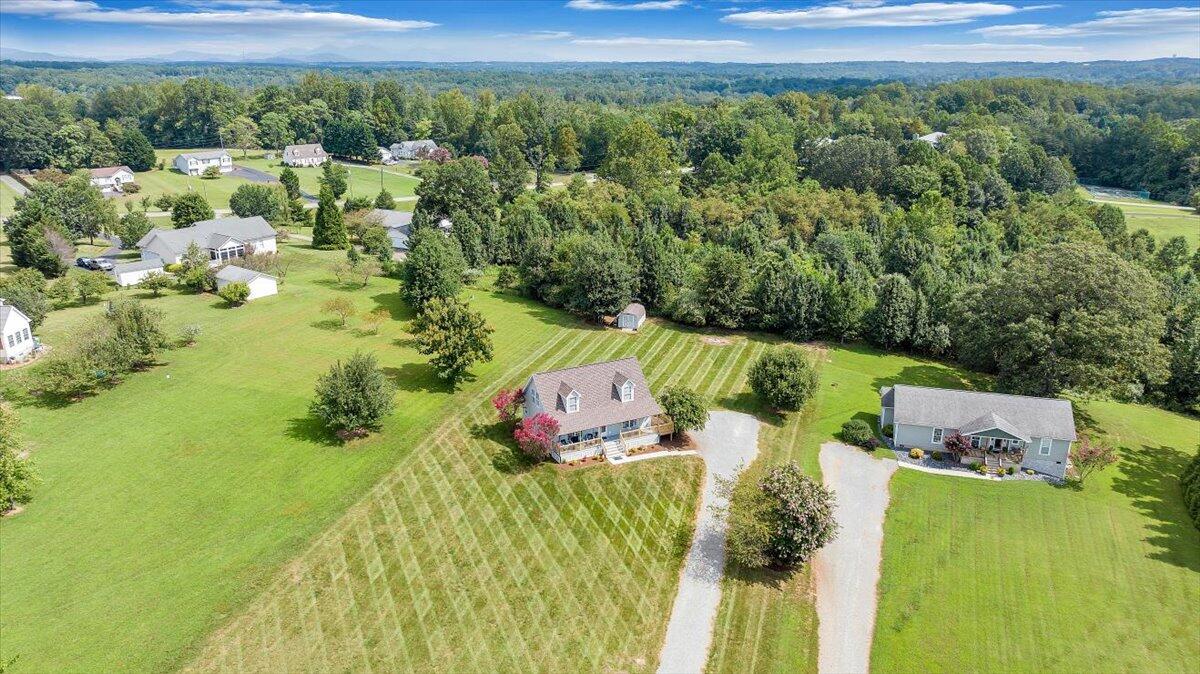155 Mallard Cove Road Moneta, VA 24121 - Photo 42 of 51 a view of a garden with plants