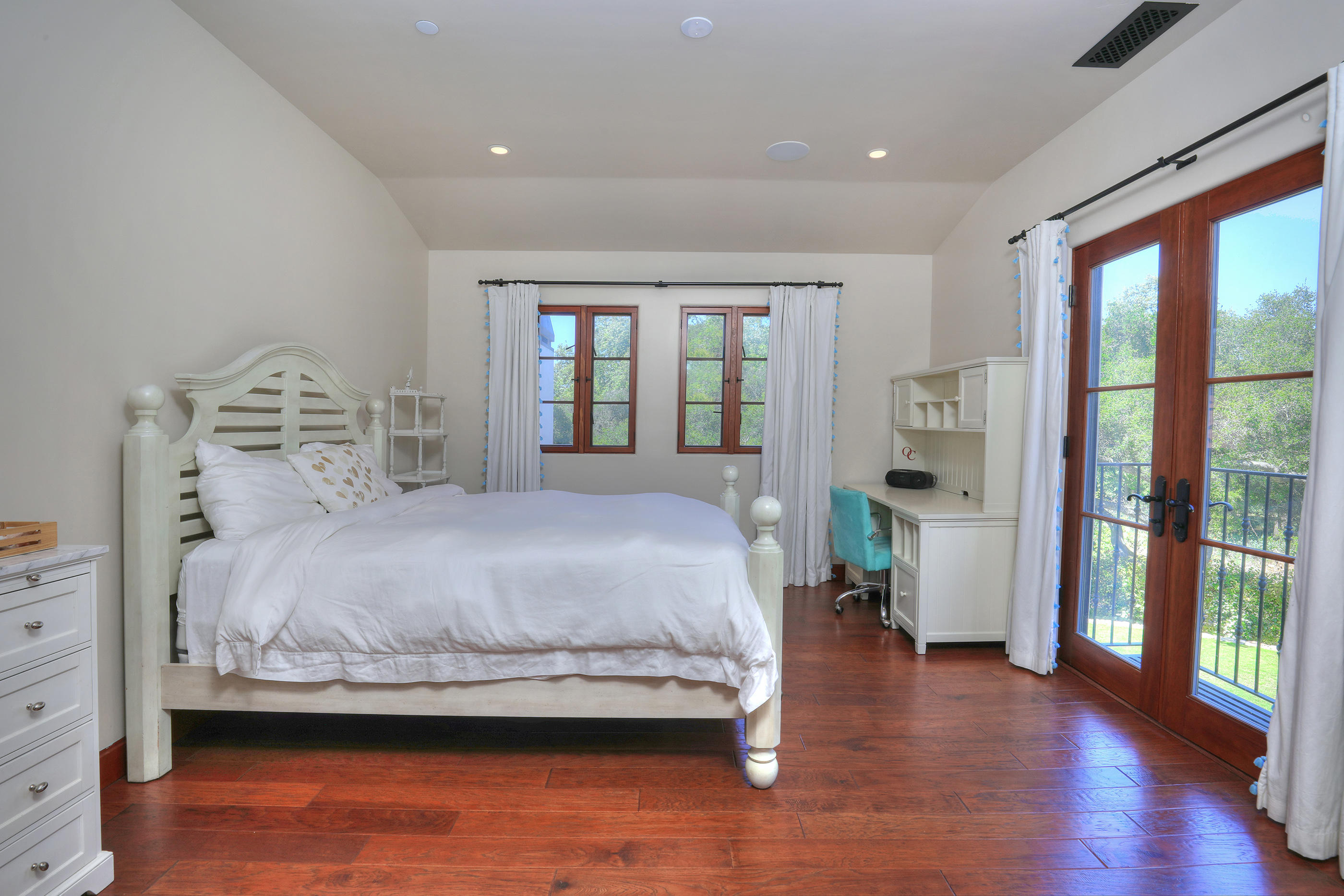311 Ennisbrook Drive Montecito, CA 93108 - Photo 21 of 31 a large bedroom with a bed and wooden floor