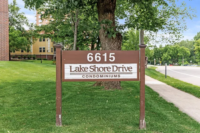 $149,000 | 6615 Lake Shore Drive South, Unit 900, Richfield, MN 55423