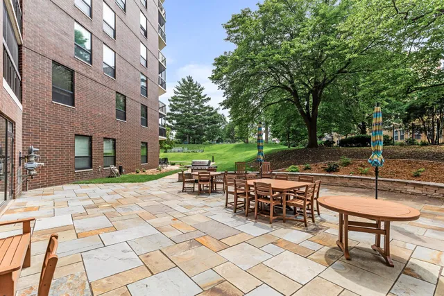 $149,000 | 6615 Lake Shore Drive South, Unit 900, Richfield, MN 55423