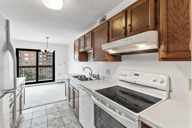 $149,000 | 6615 Lake Shore Drive South, Unit 900, Richfield, MN 55423