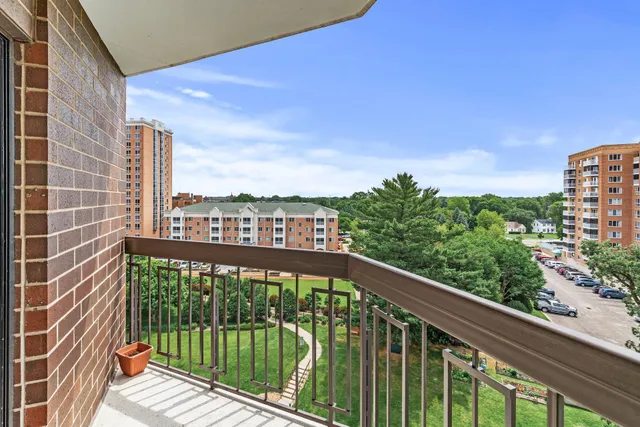 $149,000 | 6615 Lake Shore Drive South, Unit 900, Richfield, MN 55423