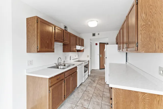 $149,000 | 6615 Lake Shore Drive South, Unit 900, Richfield, MN 55423