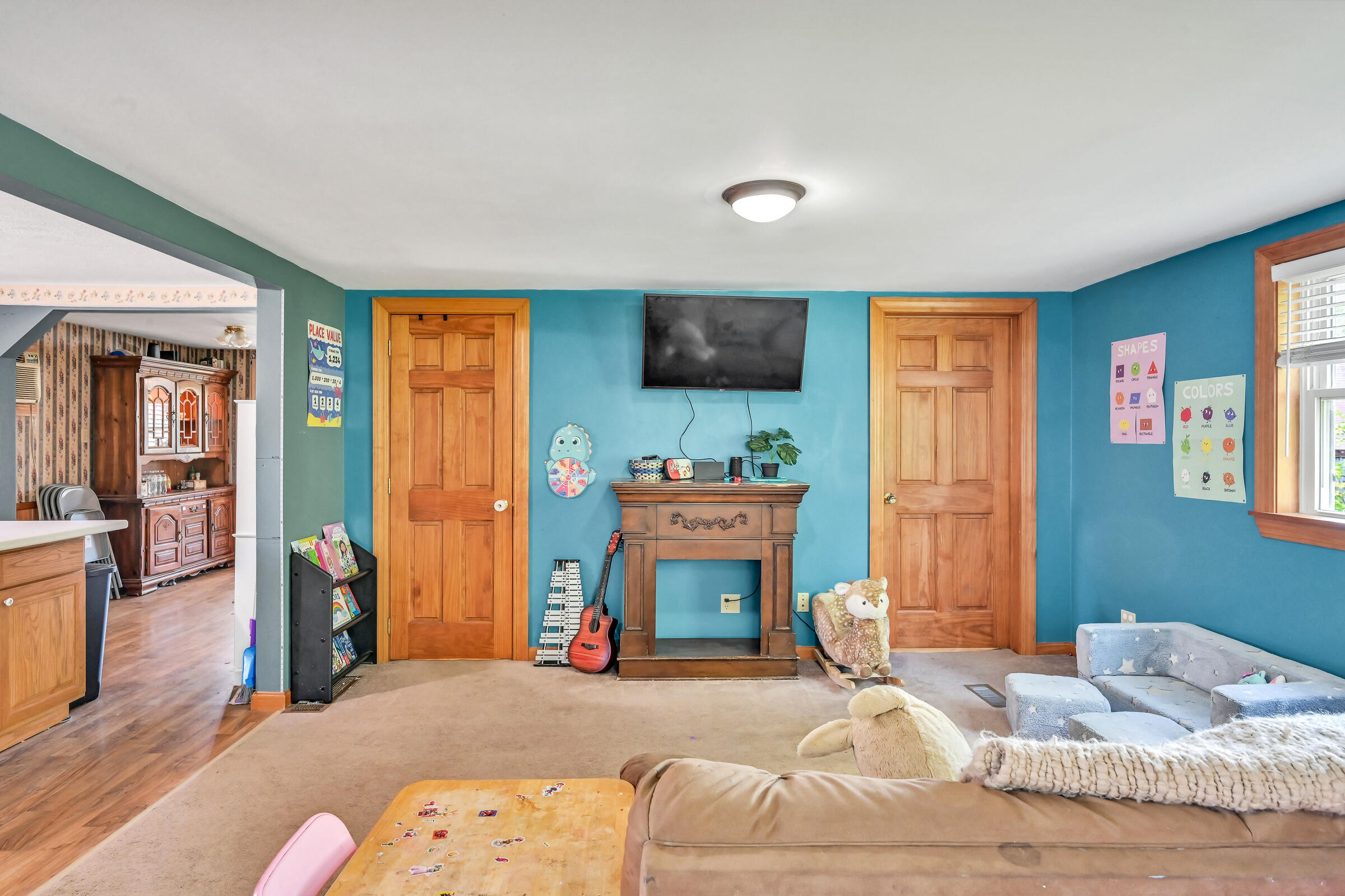 27 Hallowell Road Chelsea, ME 04330 - Photo 10 of 20 Living Room