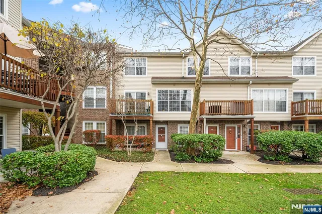 $2,950 | 1420 Westgate Drive, Fort Lee, NJ 07024