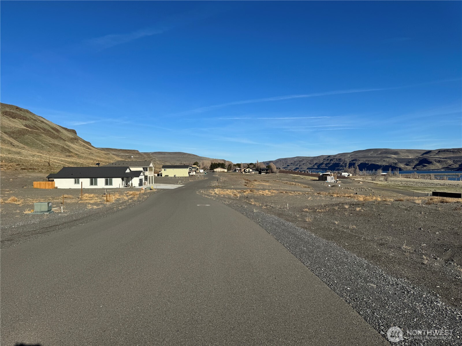 531 Bridgeview Drive Vantage, WA 98950 - Photo 9 of 17 a view of an ocean and city