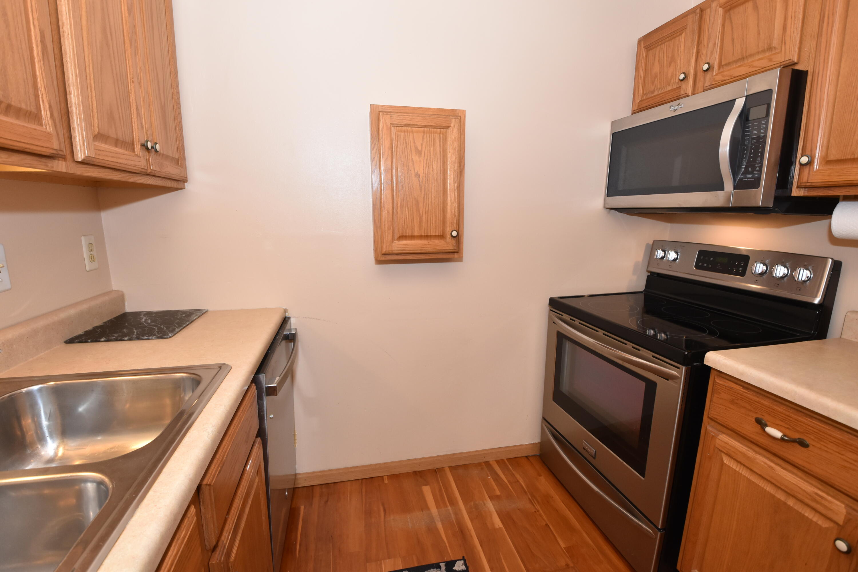 3621 St Andrews Court, Unit 107 Racine, WI 53405 - Photo 10 of 26 Kitchen