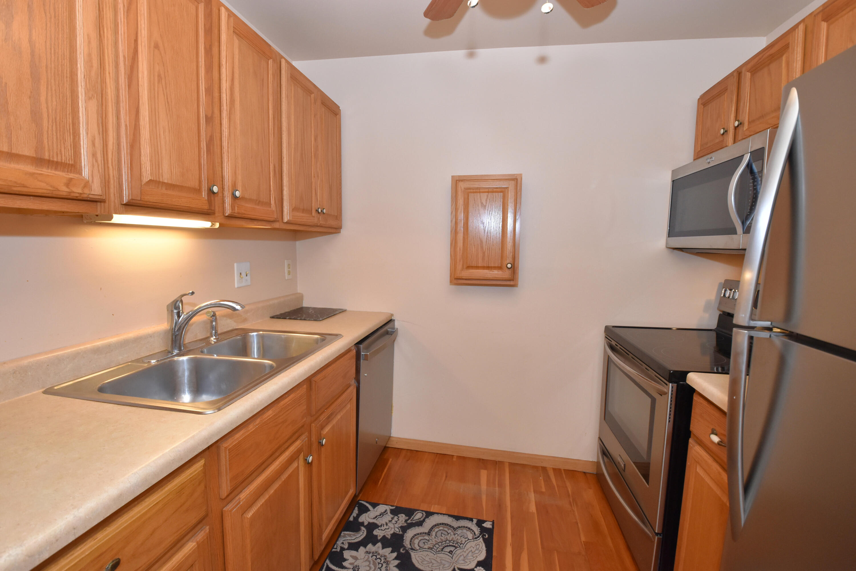 3621 St Andrews Court, Unit 107 Racine, WI 53405 - Photo 4 of 26 Kitchen