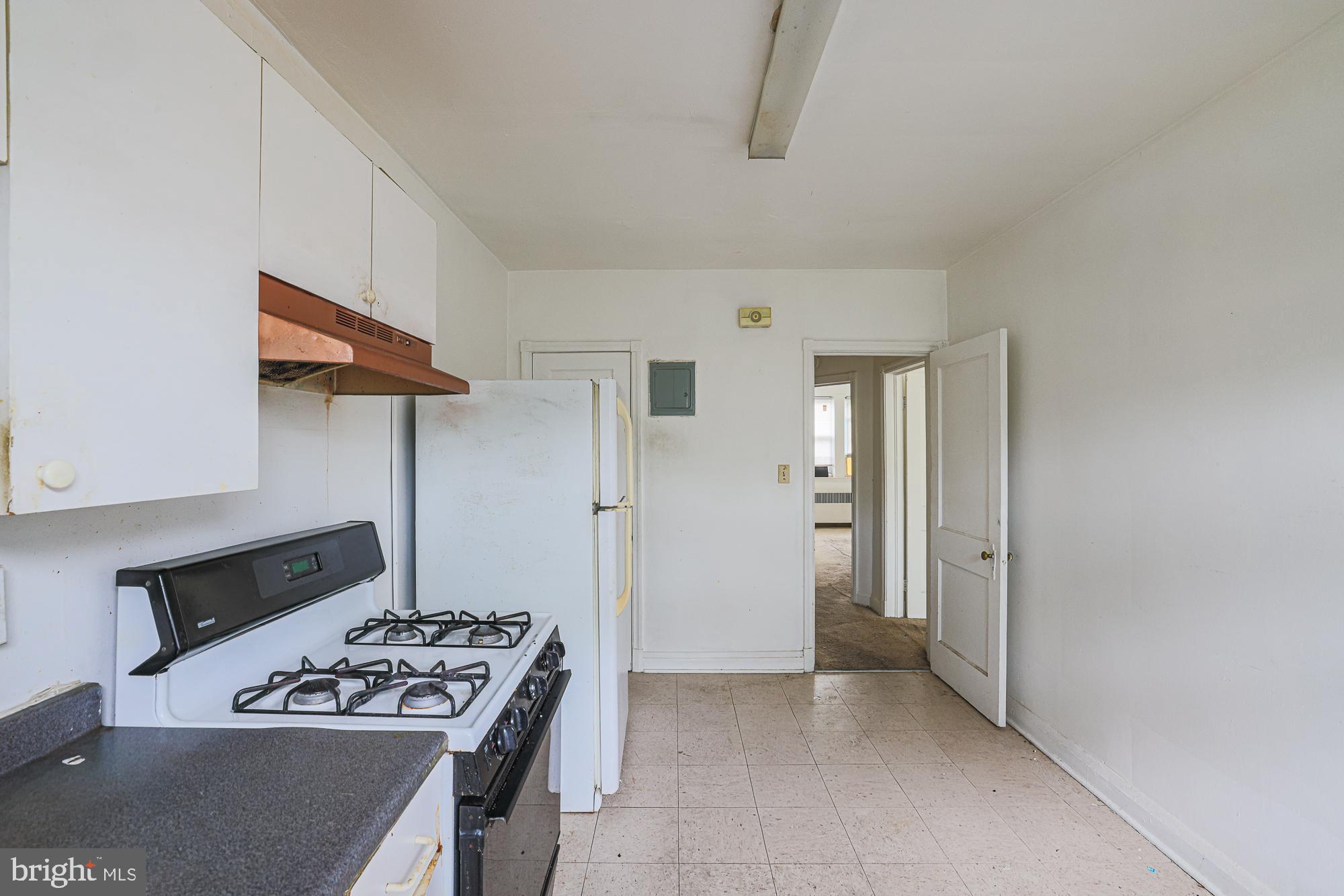 1540 Kingsway Road Baltimore, MD 21218 - Photo 18 of 39