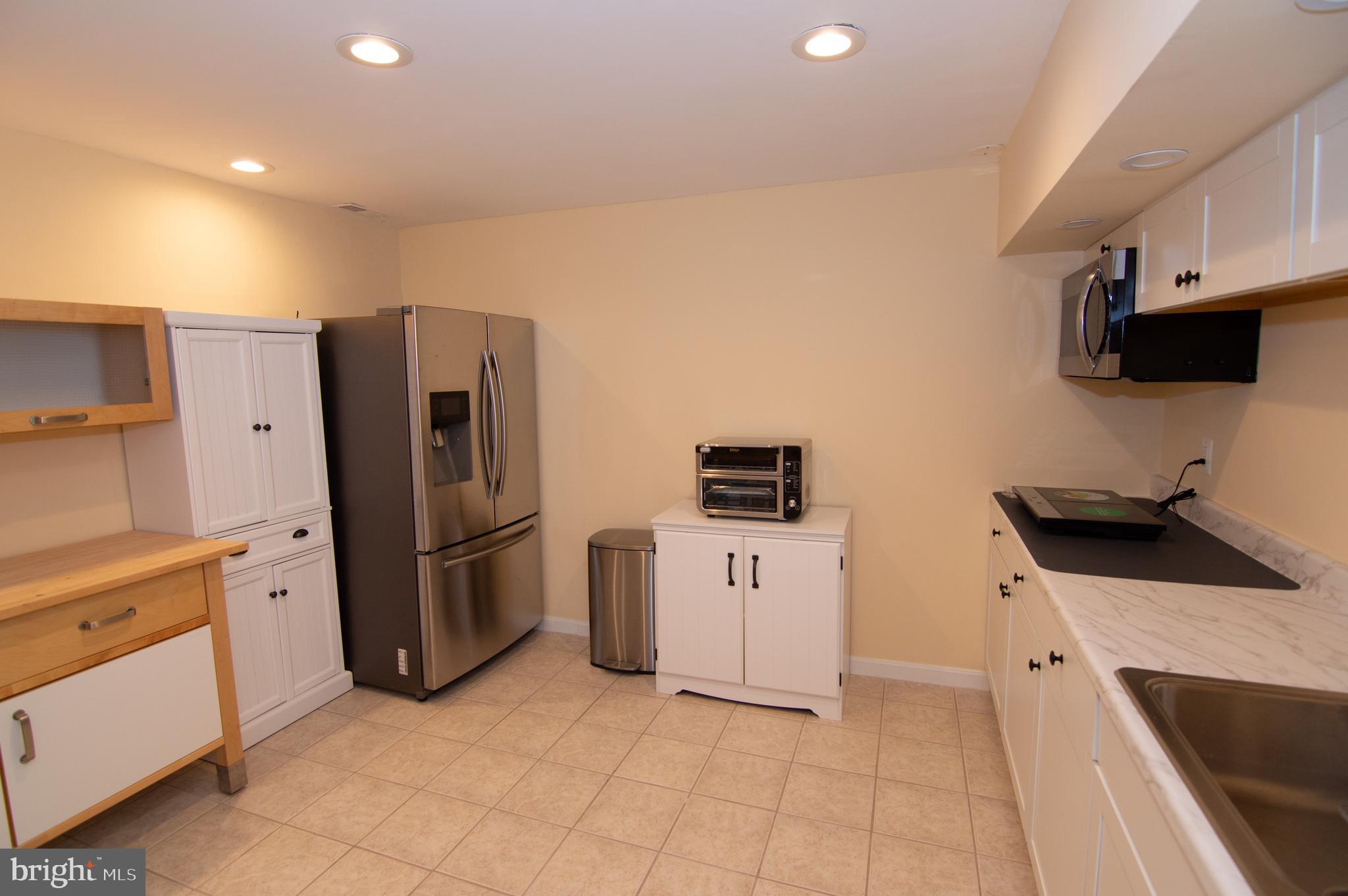 404 Talahi Road Southeast Vienna, VA 22180 - Photo 14 of 31 Kitchen
