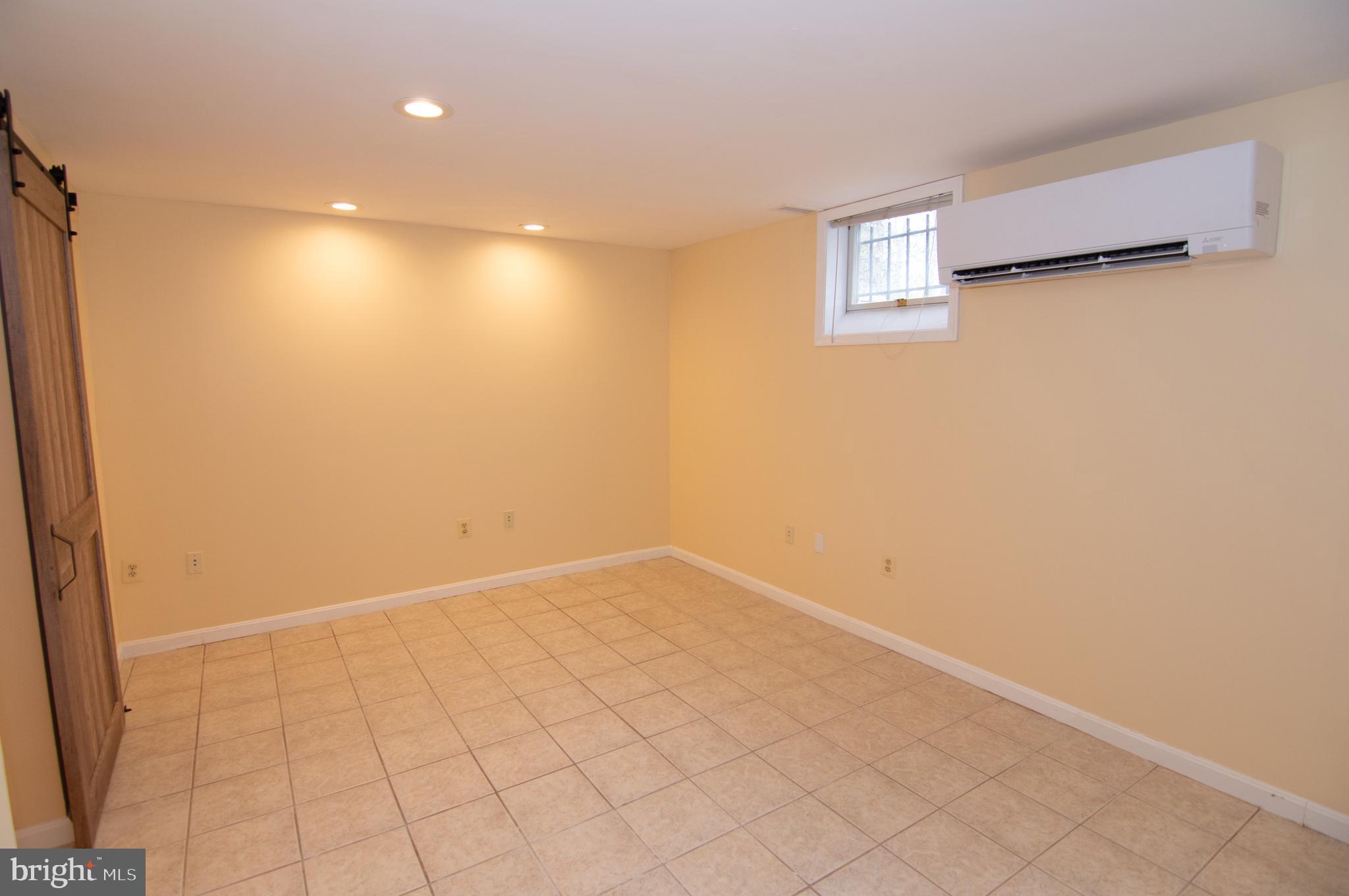 404 Talahi Road Southeast Vienna, VA 22180 - Photo 18 of 31 Living Room / Dining Room