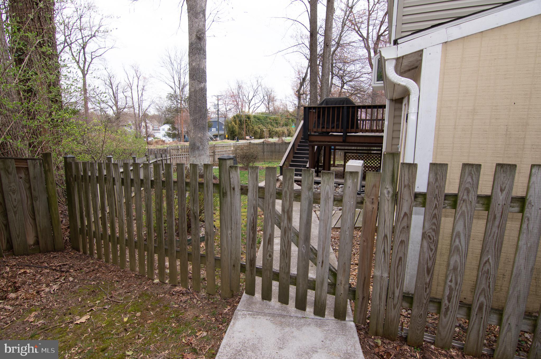 404 Talahi Road Southeast Vienna, VA 22180 - Photo 29 of 31 Private Entrance / Exit