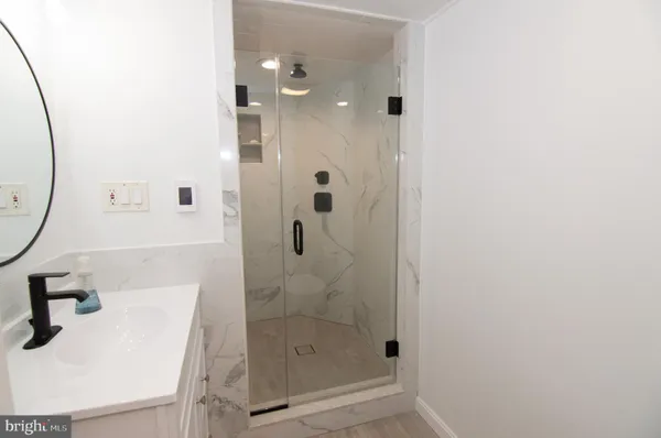$1,825 | 404 Talahi Road Southeast, Vienna, VA 22180