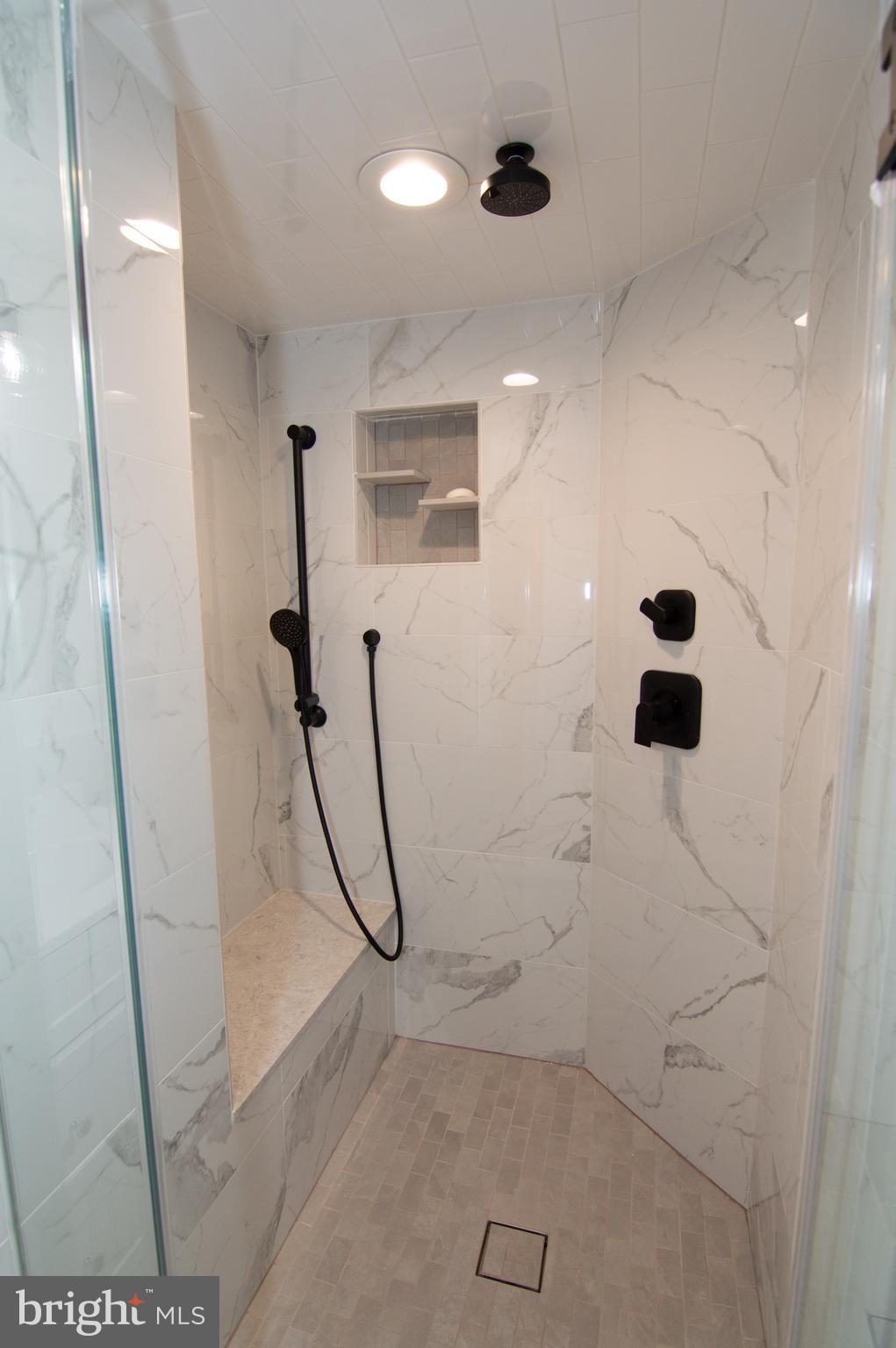 404 Talahi Road Southeast Vienna, VA 22180 - Photo 6 of 31 Full Bath