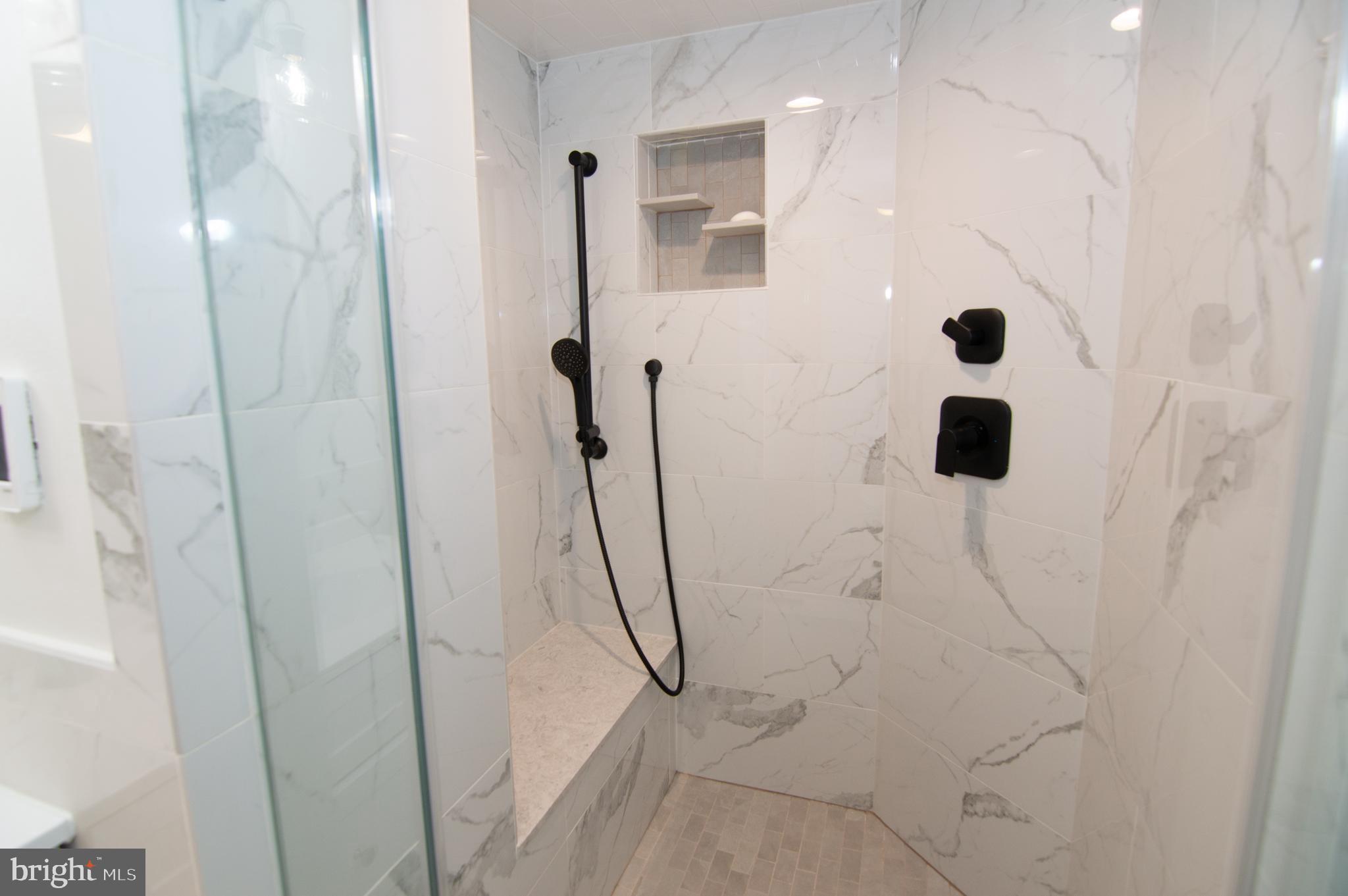 404 Talahi Road Southeast Vienna, VA 22180 - Photo 7 of 31 Full Bath