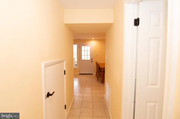$1,825 | 404 Talahi Road Southeast, Vienna, VA 22180