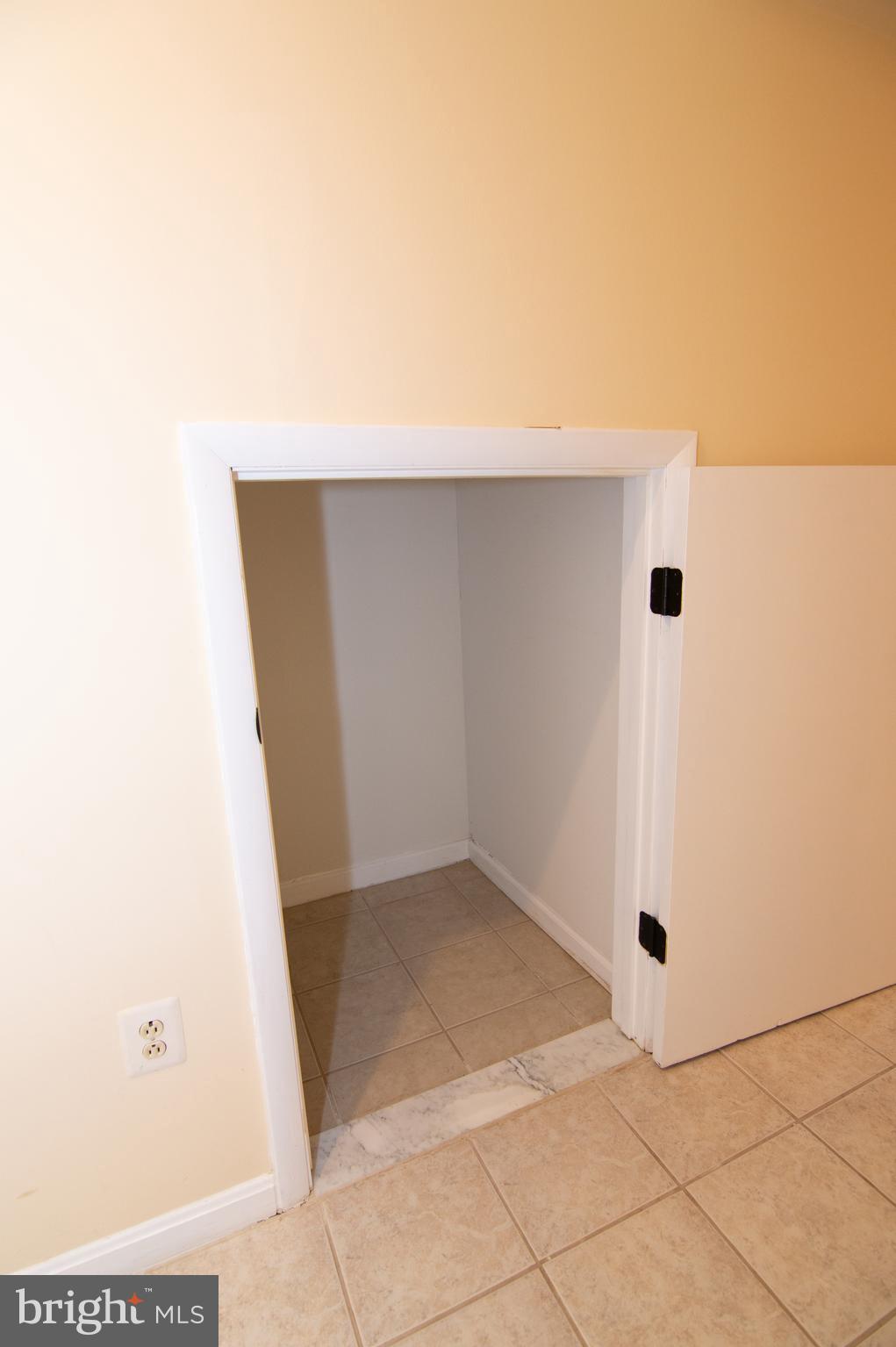 404 Talahi Road Southeast Vienna, VA 22180 - Photo 10 of 31 Small Storage Closet