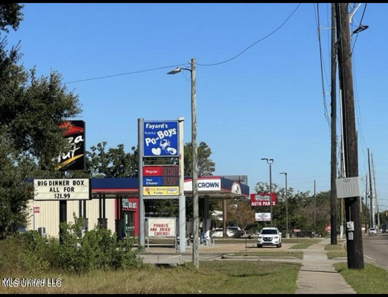 2186 Pass Road Biloxi, MS 39531 - Photo 4 of 6 IMG_2105