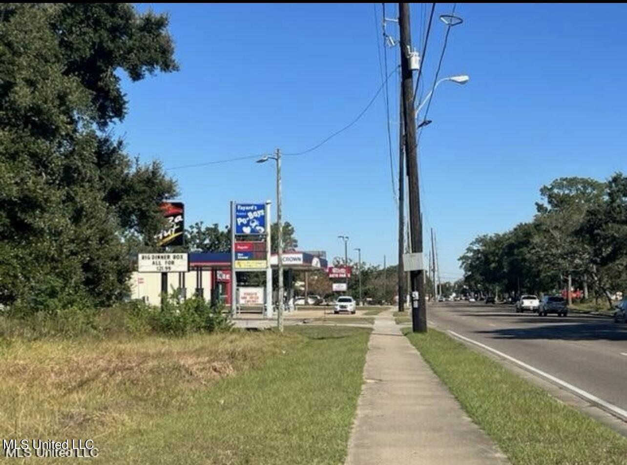 2186 Pass Road Biloxi, MS 39531 - Photo 5 of 6 IMG_2106