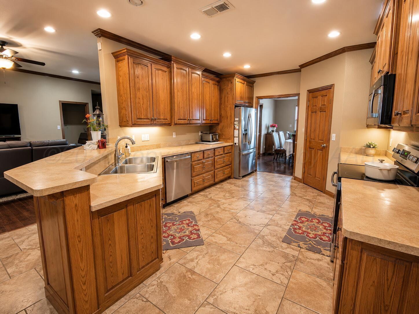 14355 Southeast Se Loop Perryton, TX 79070 - Photo 5 of 33 Kitchen