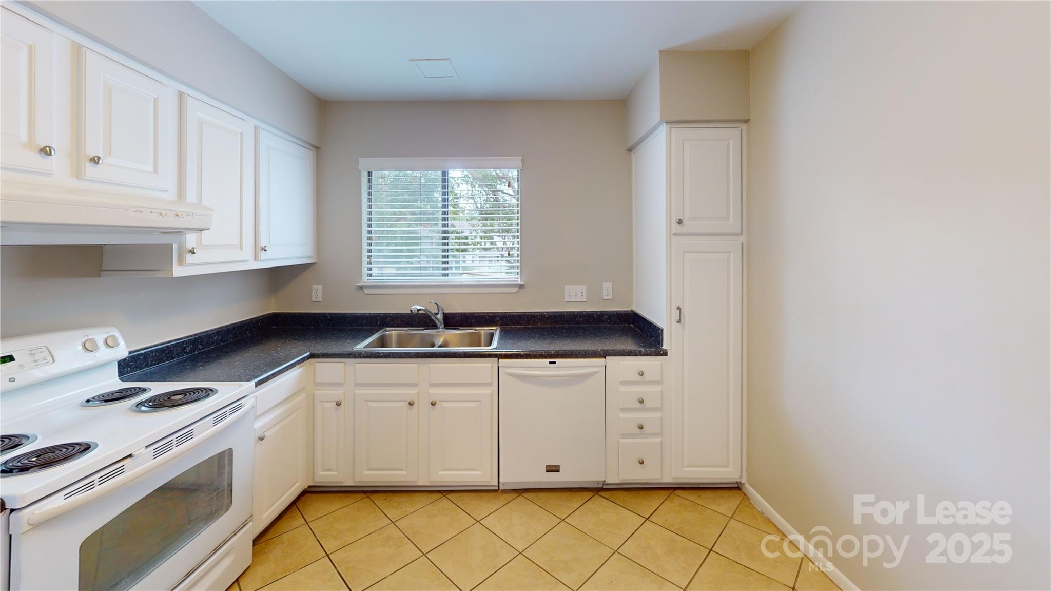 6100 Heathstone Lane, Unit B Charlotte, NC 28210 - Photo 6 of 19