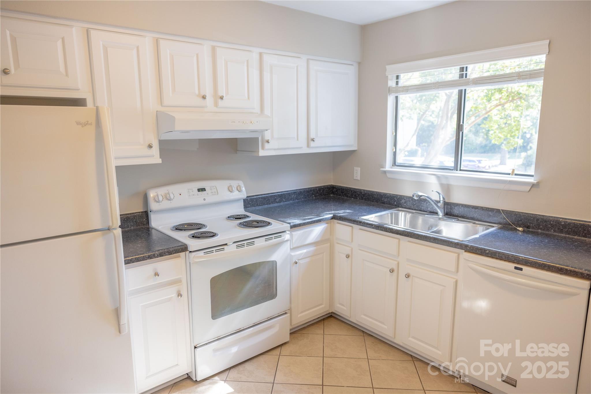 6100 Heathstone Lane, Unit B Charlotte, NC 28210 - Photo 7 of 19