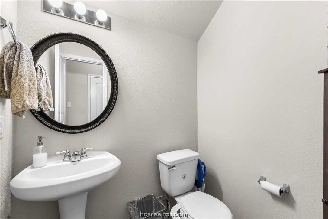 984 Crossing Drive Bryan, TX 77803 - Photo 13 of 29 a bathroom with a toilet sink and mirror