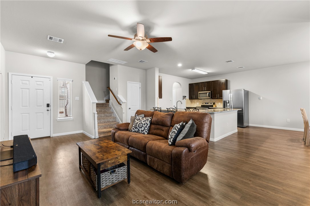 984 Crossing Drive Bryan, TX 77803 - Photo 7 of 29 a living room with furniture and kitchen view