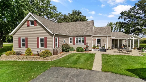 $699,900 | 11462 Highway 15, Brownton, MN 55312