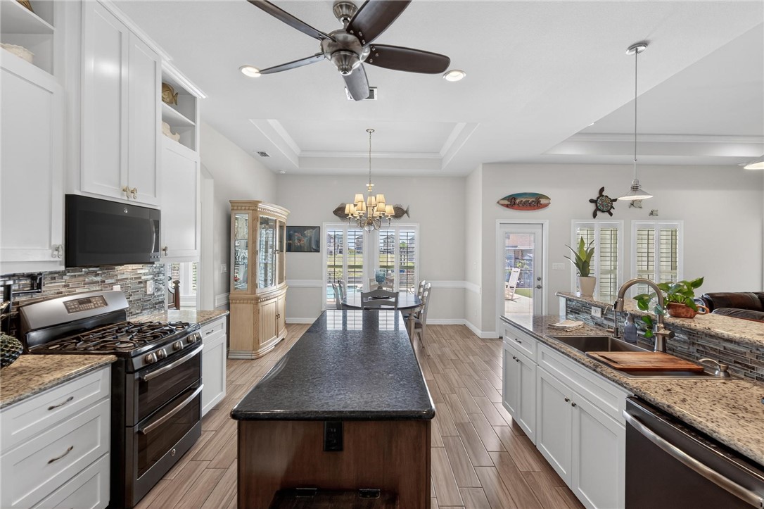 15614 Cuttysark Street Corpus Christi, TX 78418 - Photo 12 of 40 Kitchen to Dining