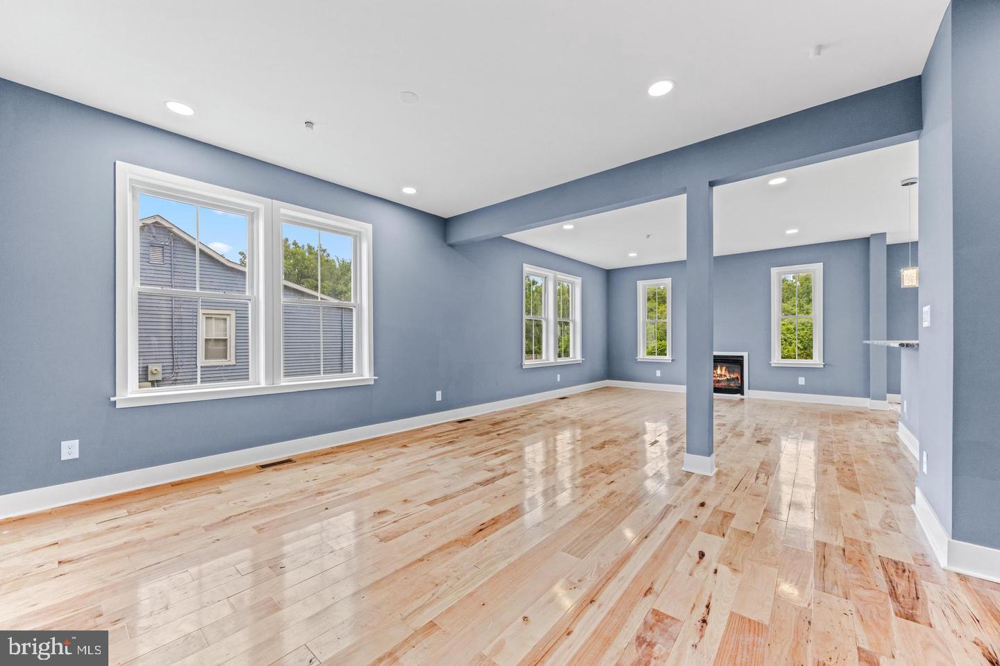 3941 North Point Road Dundalk, MD 21222 - Photo 6 of 34 Dining space
