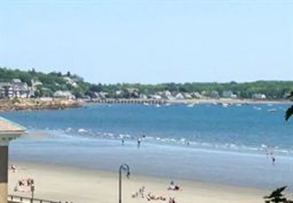 $2,300 | 56 Humphrey Street, Unit 4, Swampscott, MA 01907