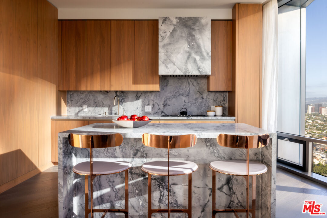 211 Elm Court, Unit 8D Los Angeles, CA 90067 - Photo 4 of 21 a table and chairs in a kitchen
