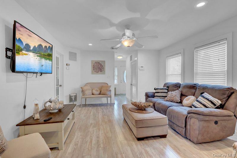 13 Barry Road Amityville, NY 11701 - Photo 18 of 20 Gallery Image 18